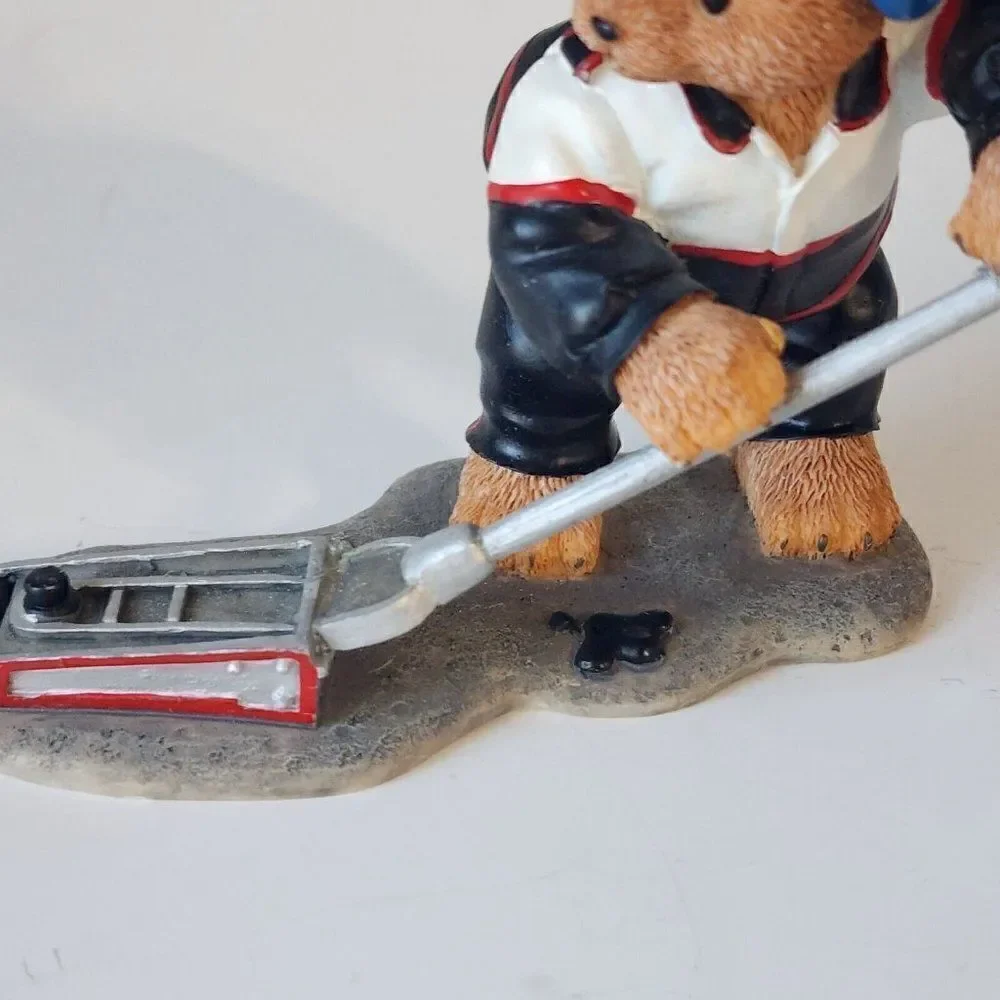 NASCAR‎ 1999 DALE EARNHARDT Good Ole Bears “Need a Lift?” Resin Figurine